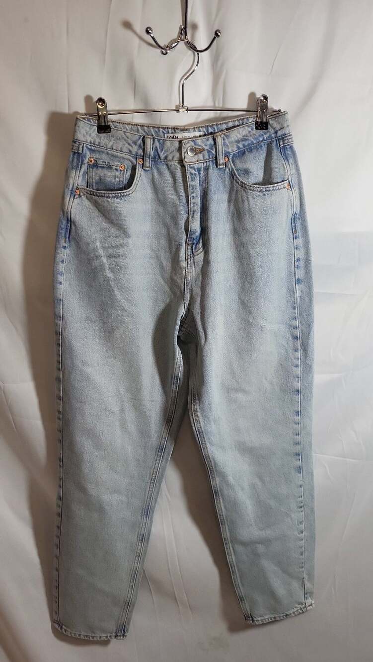 ZARA Women's Light Wash High-Rise Tapered Mom Jeans Size 6